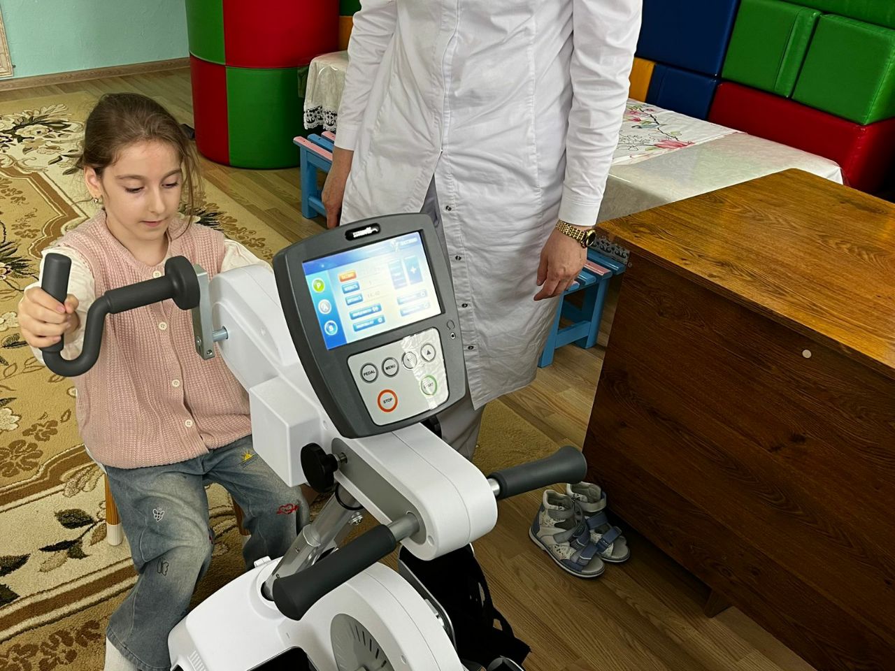 Проведение индивидуального занятия  по ЛФК ребёнку с диагнозом ДЦП